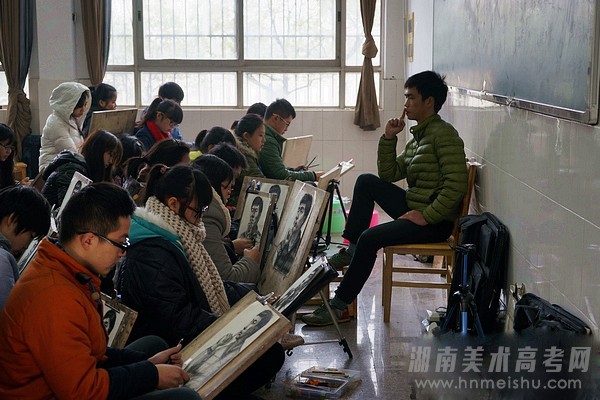 2015年湖南省高考美術(shù)聯(lián)考素描速寫(xiě)色彩考試題目大全