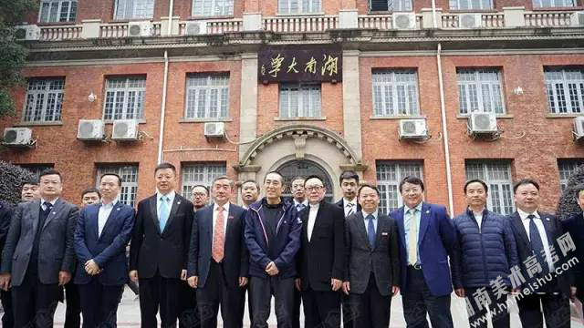 由湖南大學杰出校友熊曉鴿捐建的張藝謀藝術(shù)學院落戶湖南大學